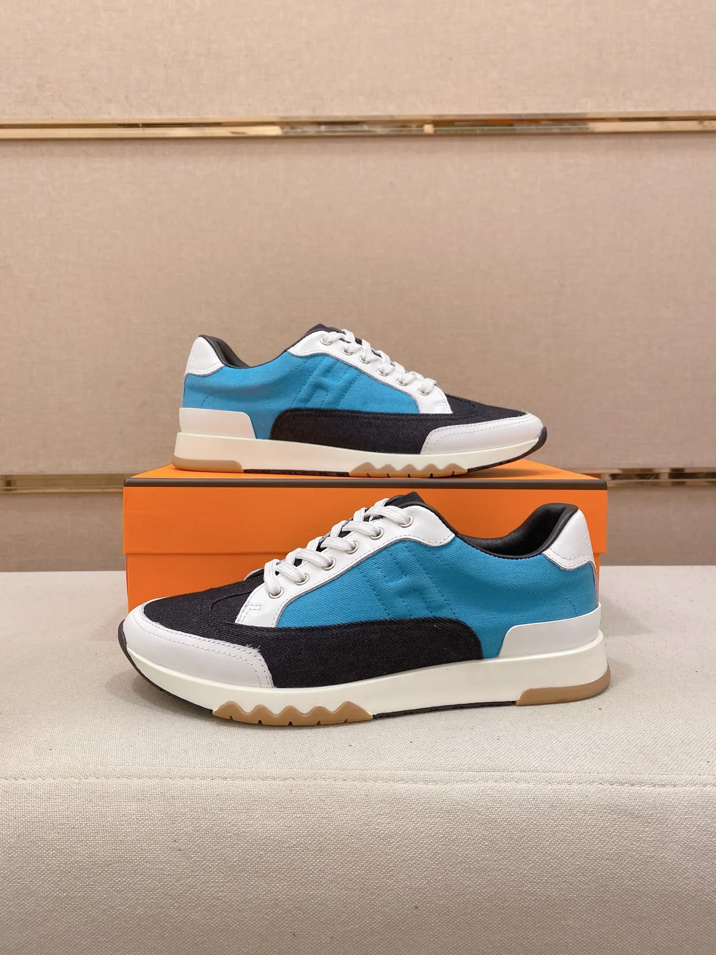 Ex-factory price: 500💰《HERMES》【Classic original single version】Hermès; top 🔝purchasing agent🔍🔍men's latest 🇺🇸sold simultaneously, original imported from Italy ▲▲first-layer cowhide ▲▲ (high-end, nobility and class) ) Exquisite workmanship (Italian 🇮🇹 imported water-dyed 🐂 cowhide lining) sole: original sole provided by the original factory, ⚠️exclusive double-layer activity·TPR·rubber·combined molded outsole; super comfortable·wear-resistant·non-slip·environmental protection The real thing is more beautiful when photographed in kind (high quality, following orders), you can come in and out at will * Number of yards: 38·39·40·41·42·43·44# (can be customized 45.)